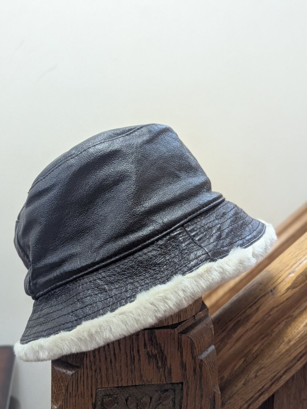 Wilsons Leather Black Bucket Hat Shearling Trim Sz L/XL